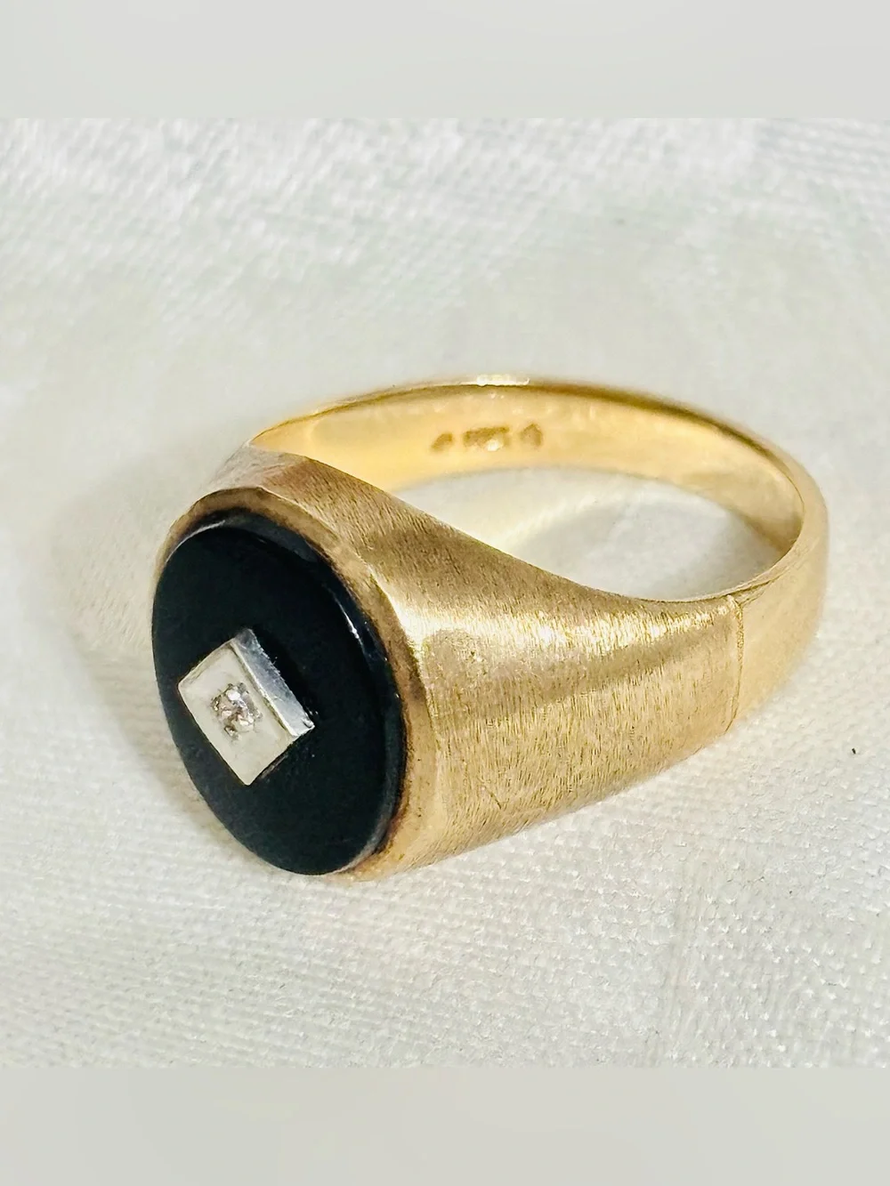 Vintage 10k Gold Signet Ring with Black Onyx and Diamond Size 10